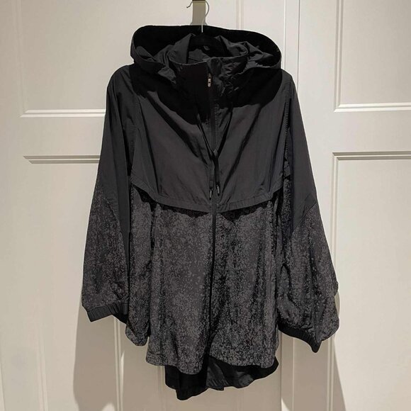 LULULEMON Ride & Reflect Cape/Jacket REFLECTIVE - Very Excellent Condition - Picture 8 of 16